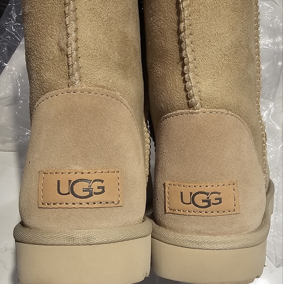 💫New UGG Classic Short II Boots size 8. color sand - Picture 5 of 8